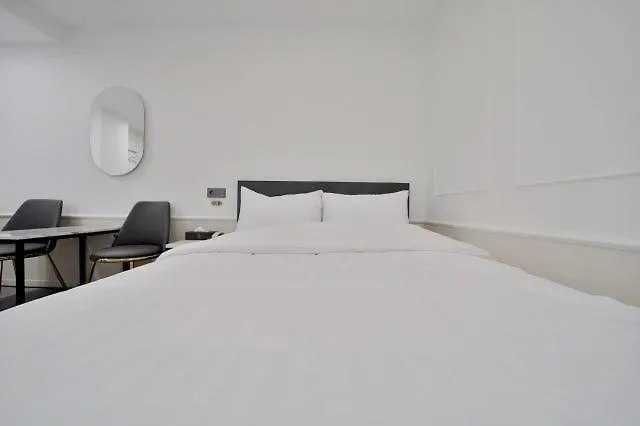 Motel Gangnam Bom
