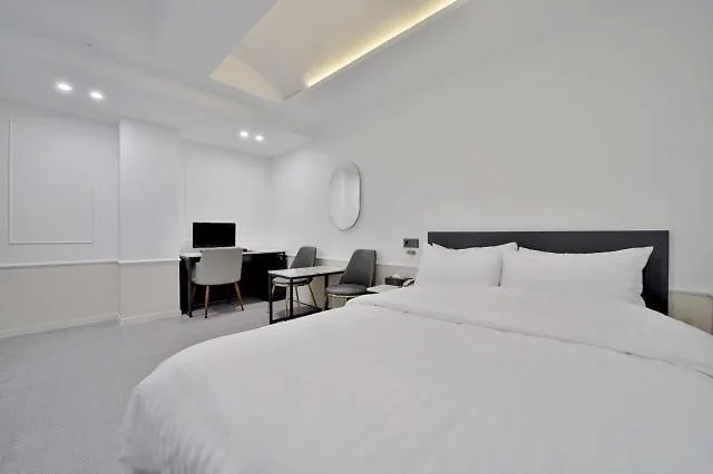 Motel Gangnam Bom