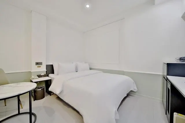 Motel Gangnam Bom *